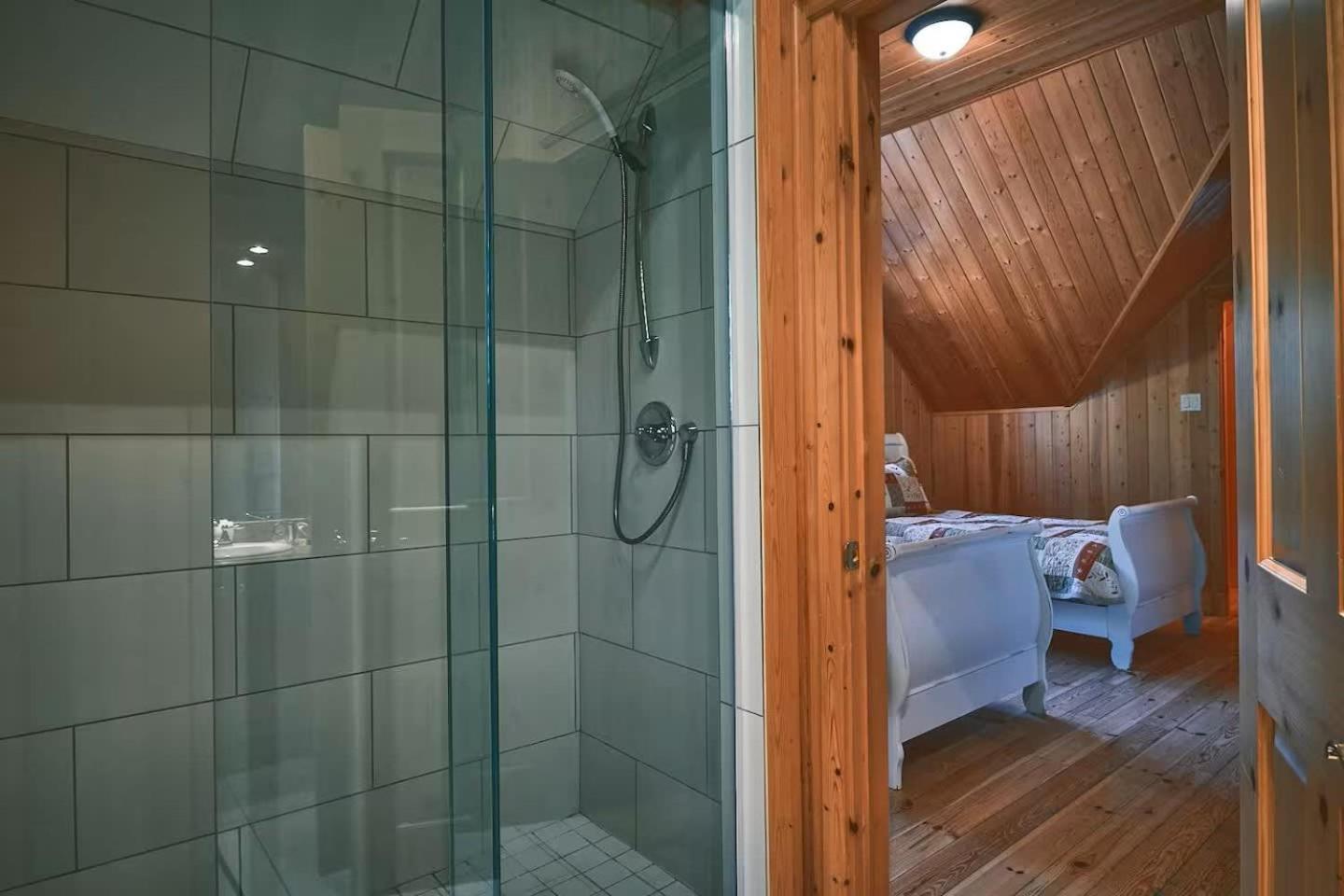 Executive Plus 44 - Majestic Log Chalet With Hot Tub Sauna Heated Pool And Close To Activities Mille-Isles Екстер'єр фото